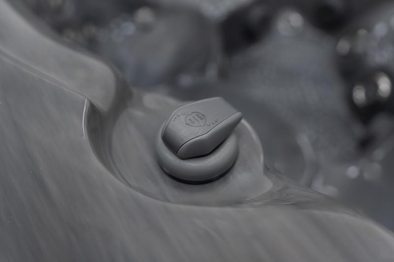 62743