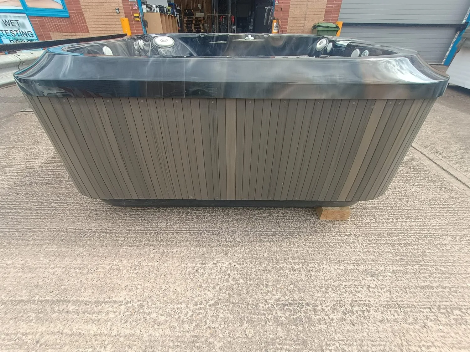Jacuzzi J335