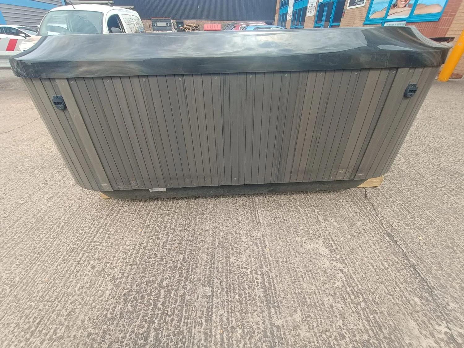Jacuzzi J335