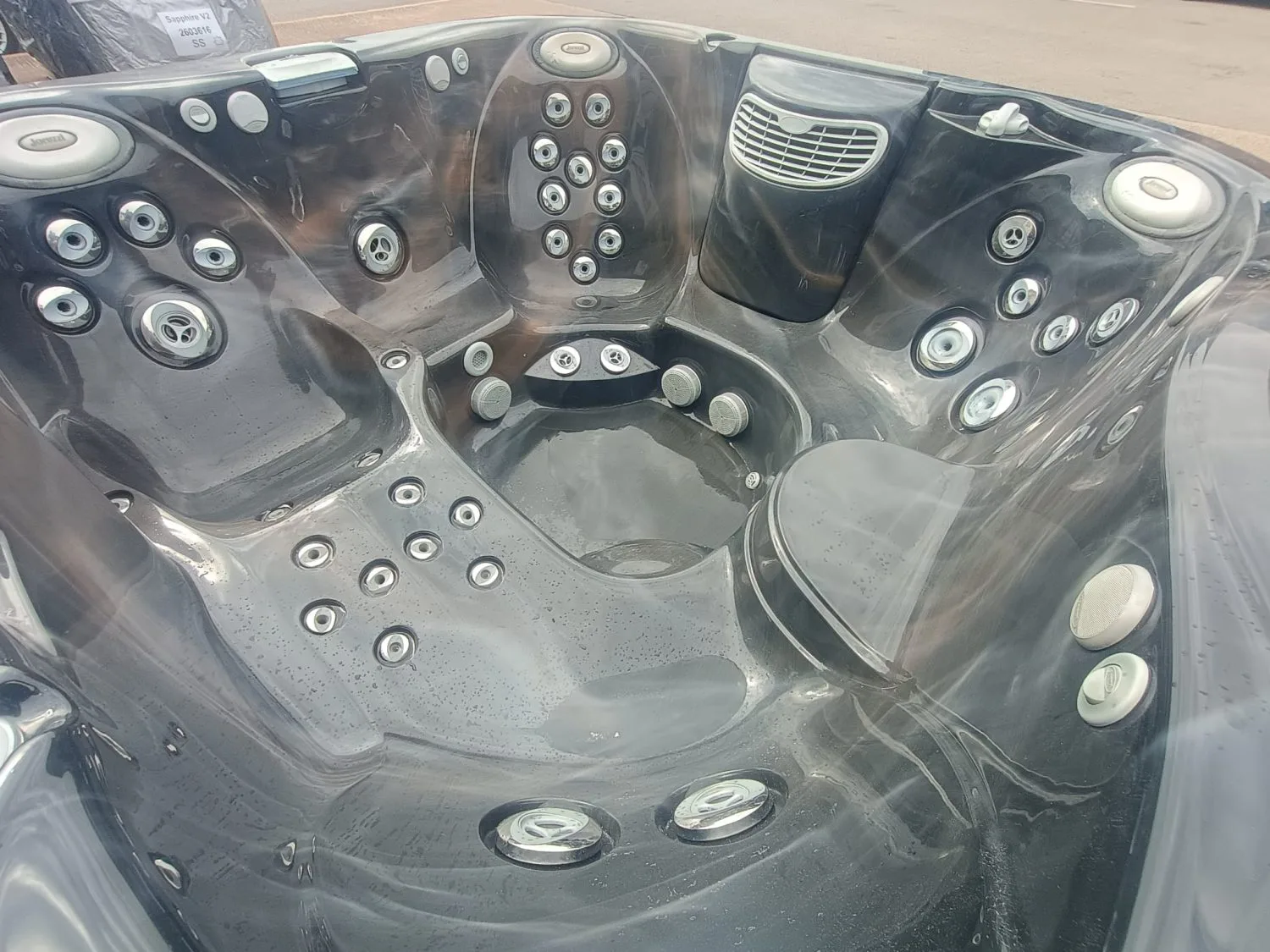 Jacuzzi J335