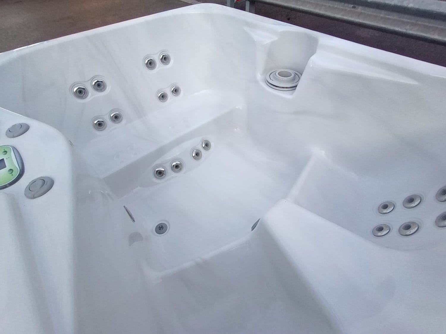 Garden Spa 4 Person Hot Tub