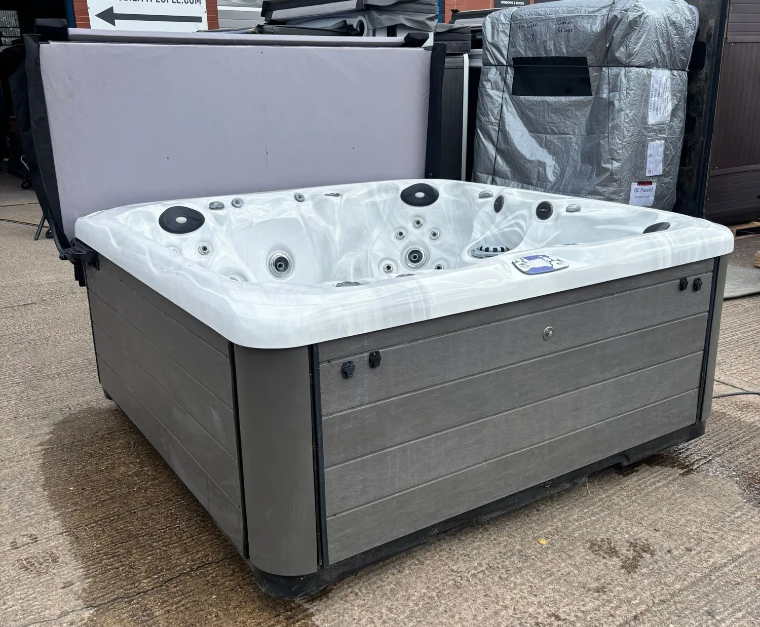 Grizzly Bear Hot Tub