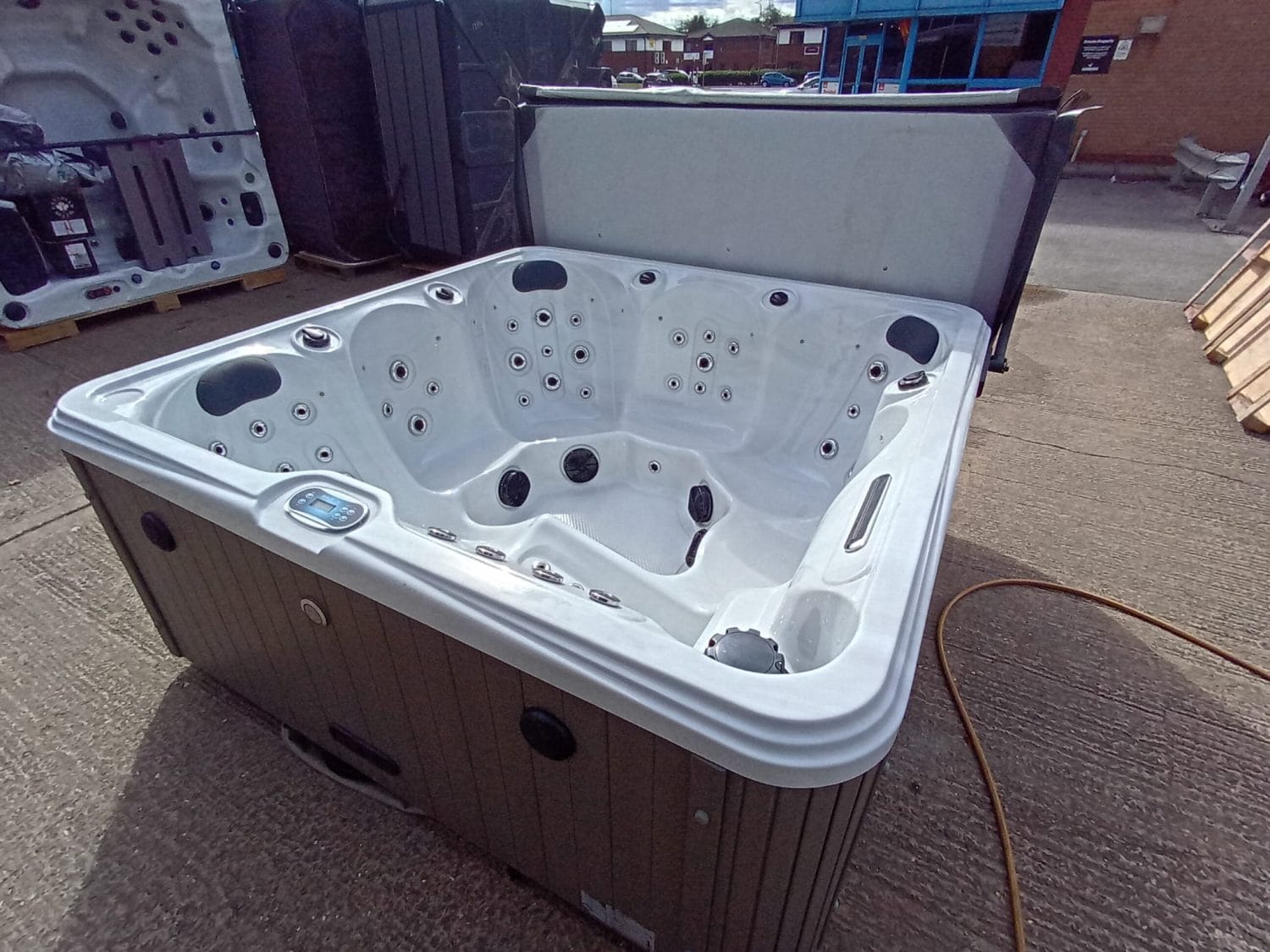 Sky Storm Single V2 6 Person Hot Tub